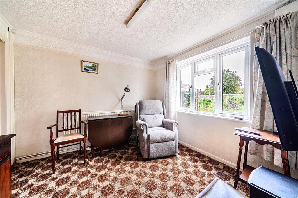 Brow Crescent, Orpington photo 3