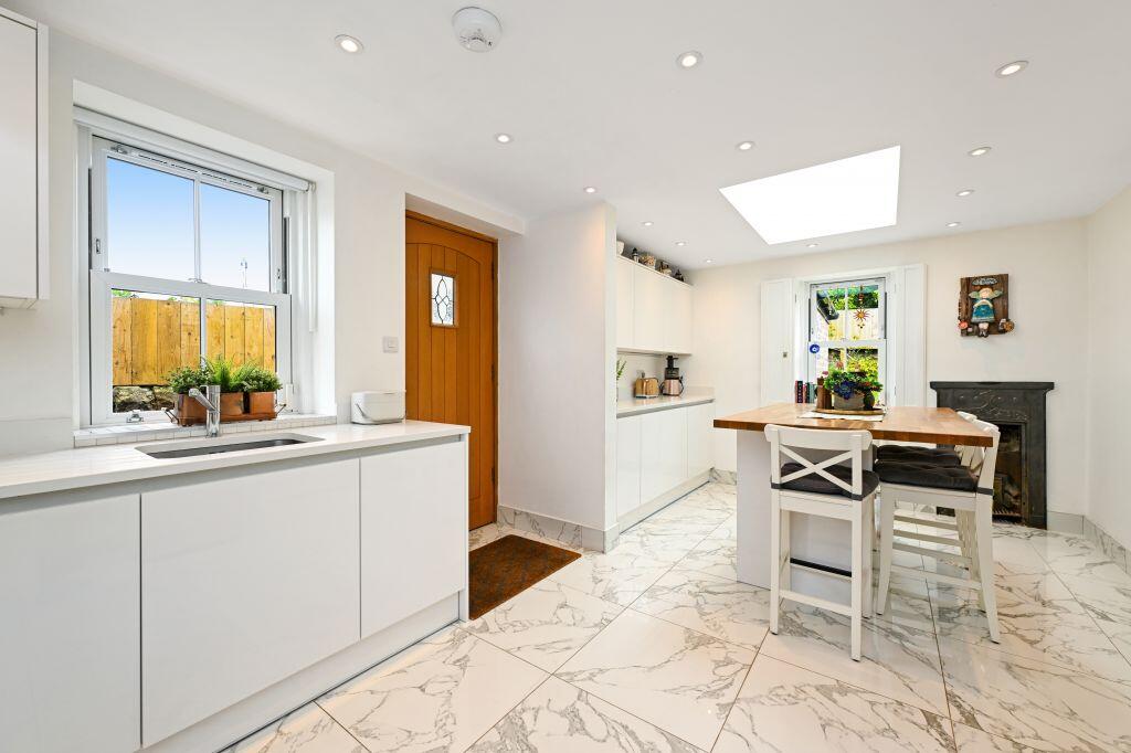 House in Gorebridge, Birkenside, Midlothian - More