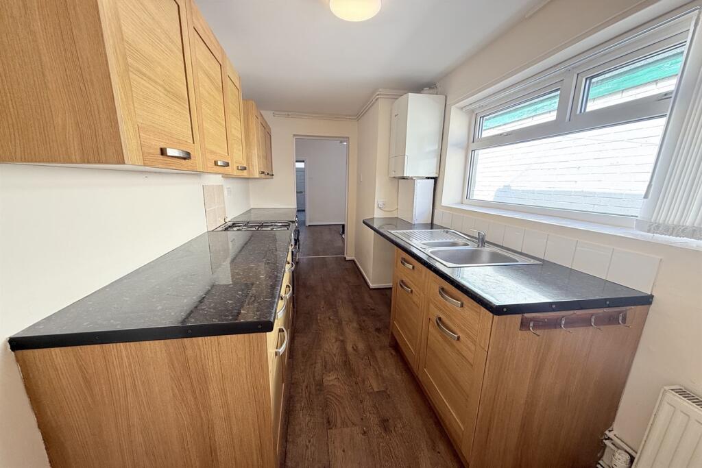 House in Runcorn, Dukesfield, Higher Runcorn - More