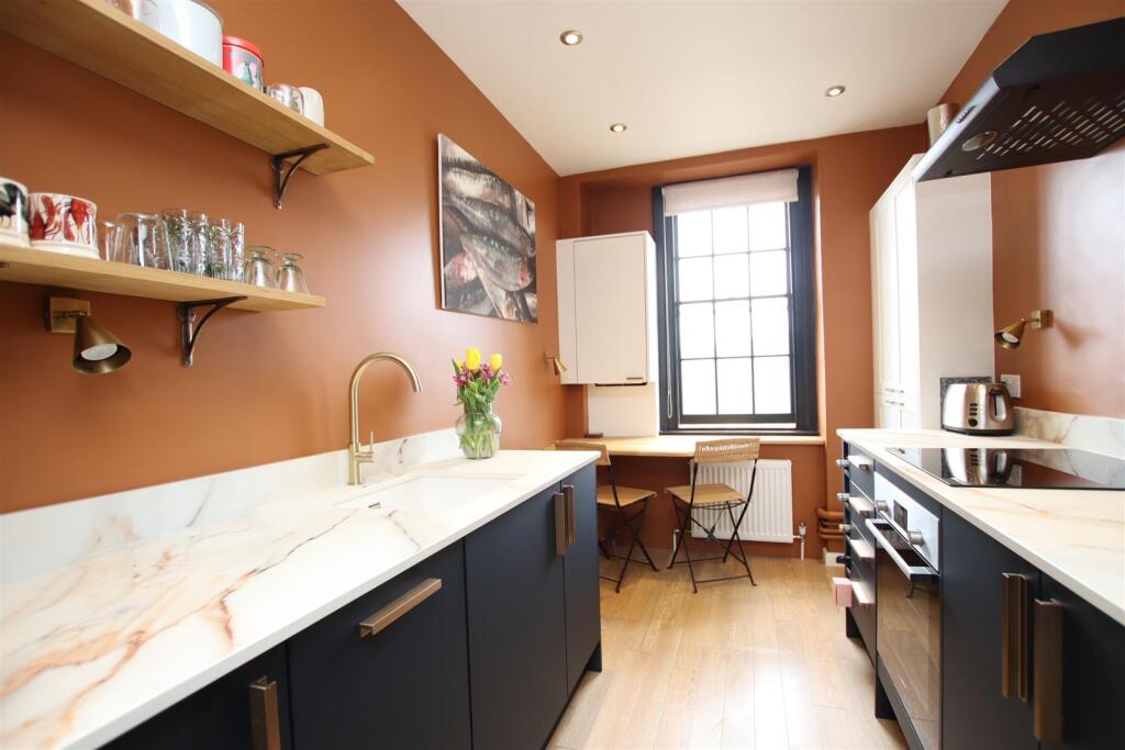 Apartment in Bath, Walcot - View 2