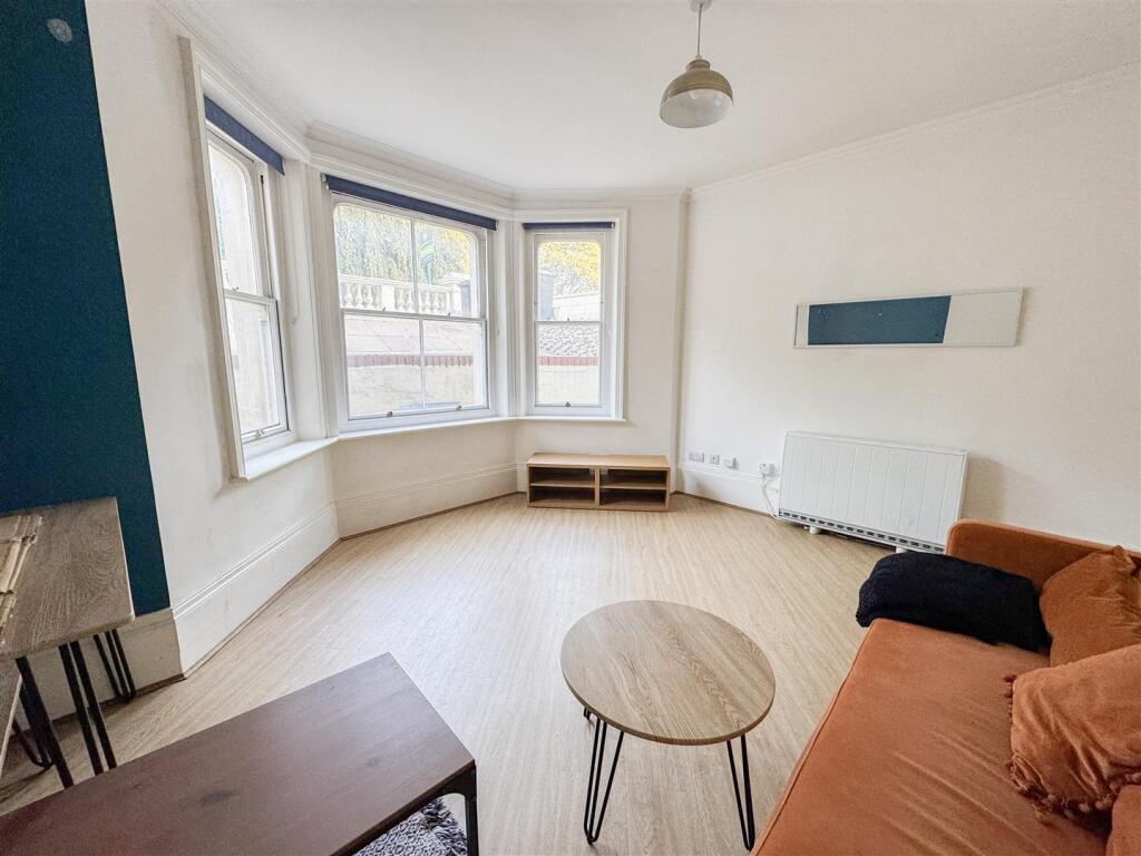 Apartment in Tonbridge - View 4