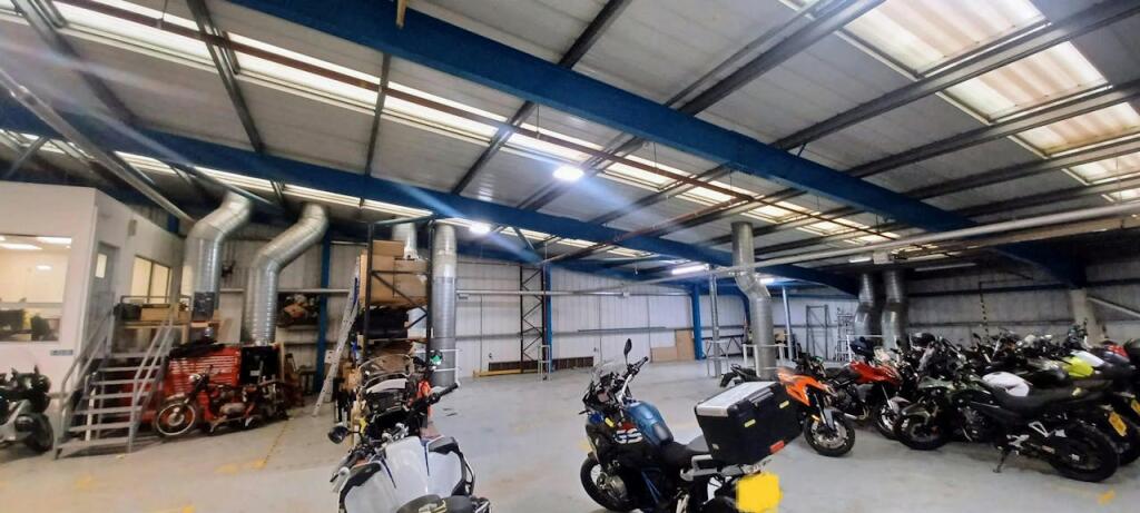 Unit 5 Alpha Way Industrial Warehouse Egham 2.jp