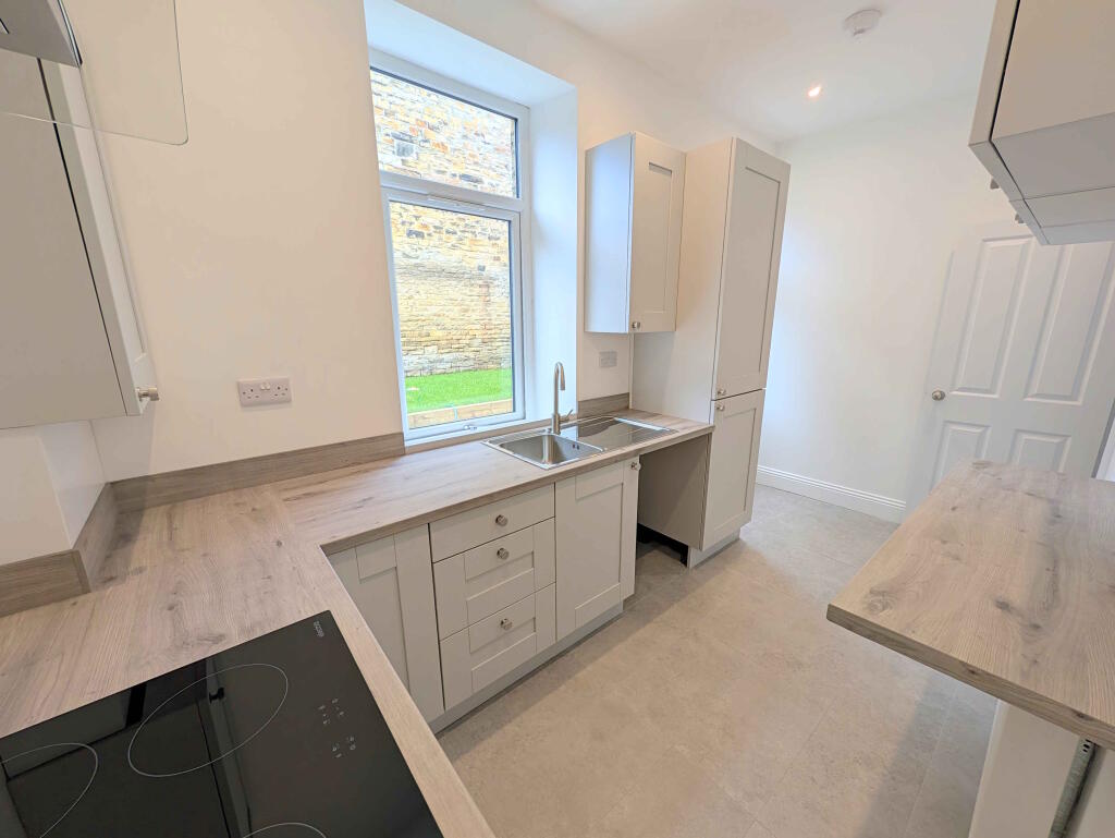House in Calderdale, Priestley Green - View 3