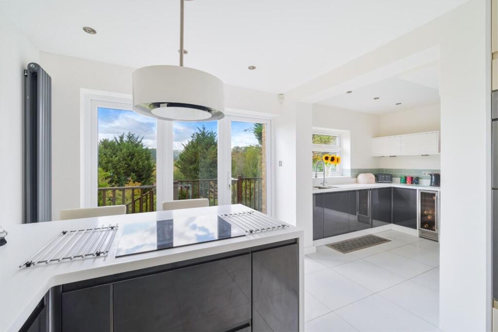 House in Sutton - View 4