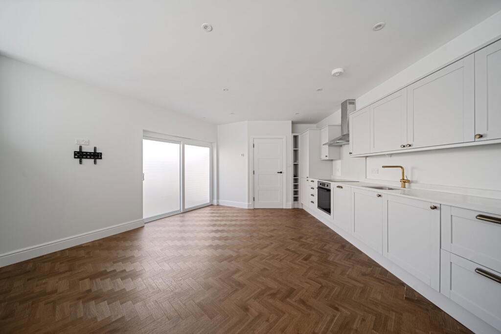 Apartment in Croydon - View 4