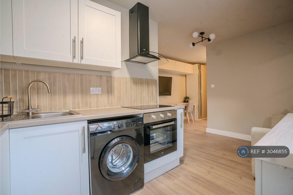 Apartment in Dunstable, Central Bedfordshire - View 3