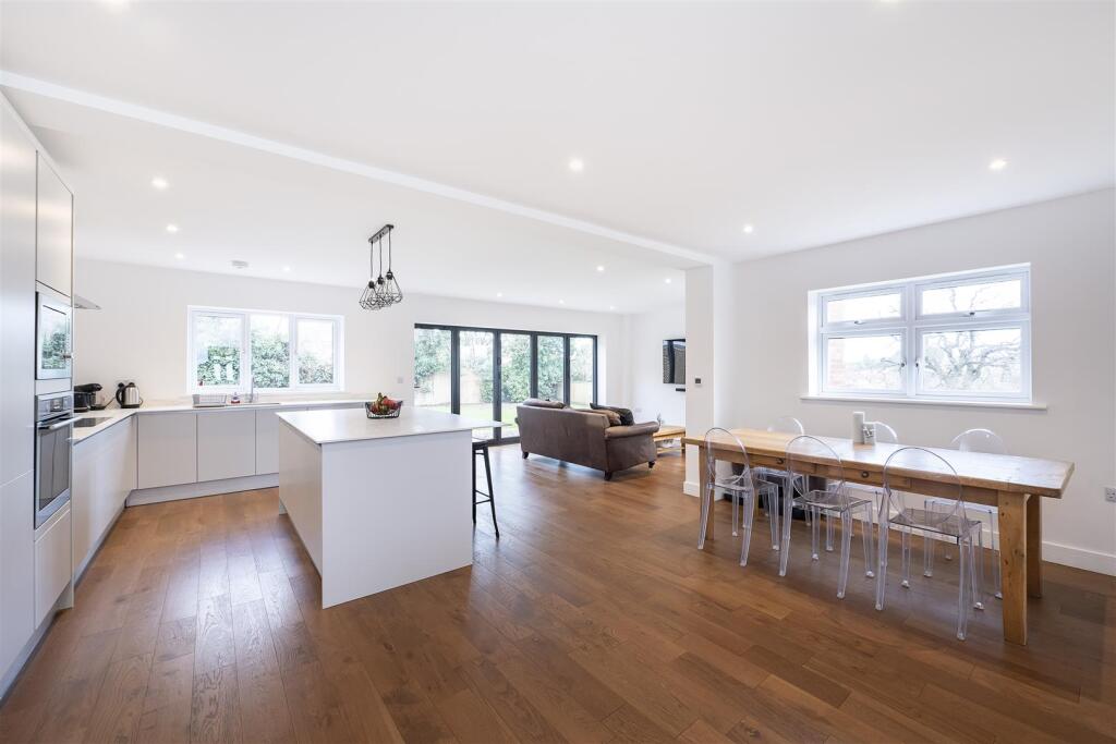 House in Harpenden, Roundwood - View 4