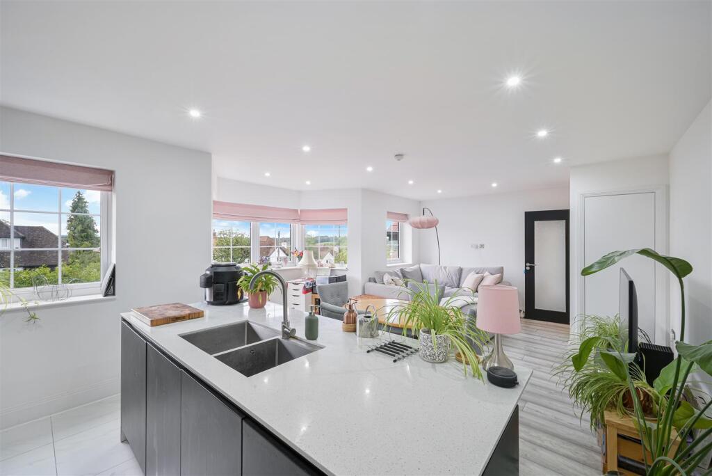 Apartment in Croydon - View 2