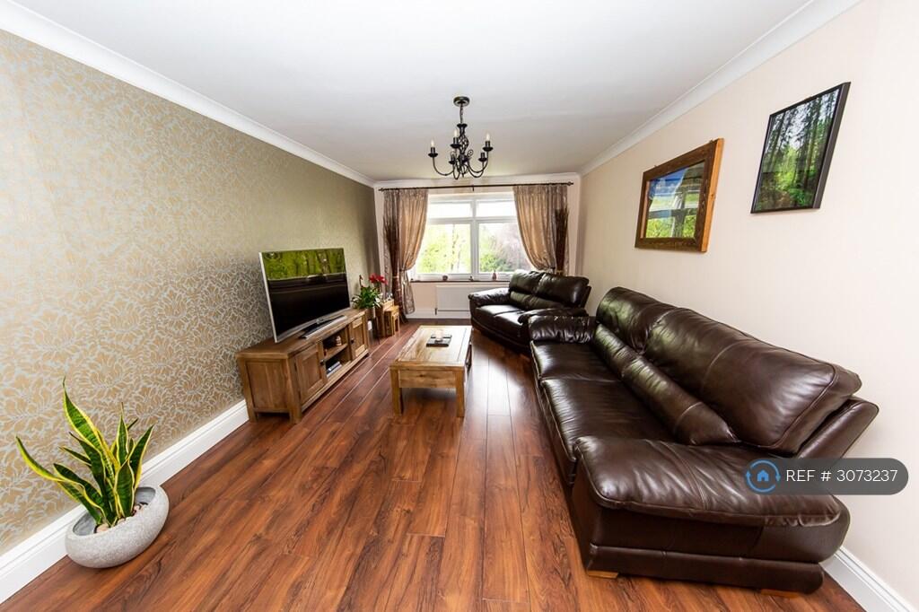 Apartment in Enfield - View 4