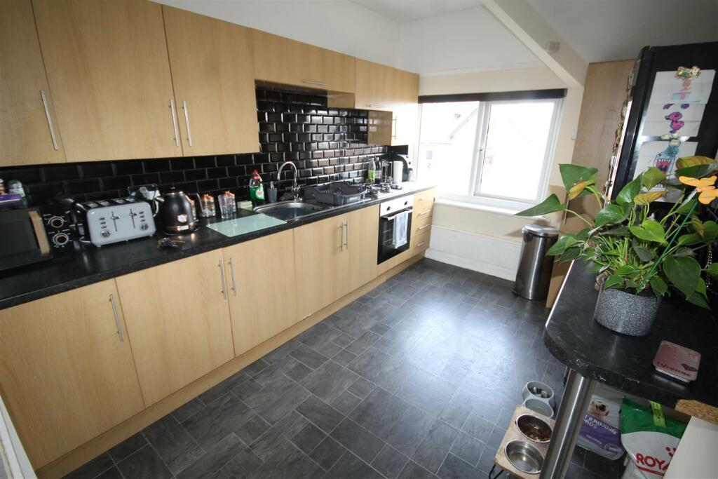 31 Rhos Road, Rhos-on-Sea photo 4
