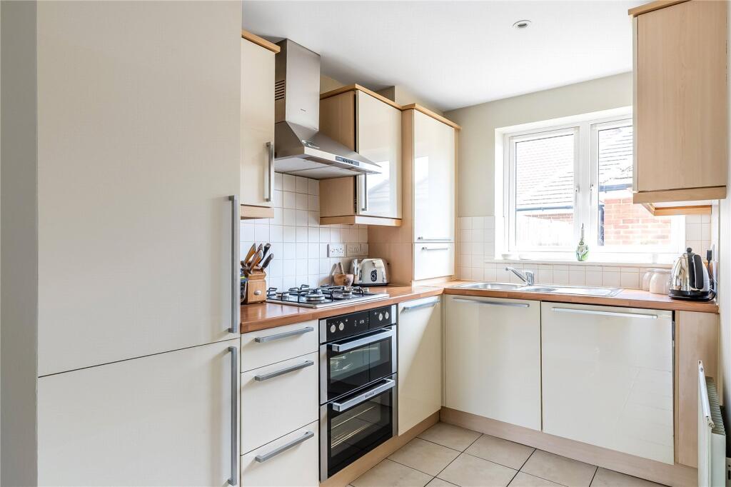 Apartment in Sevenoaks, Edenbridge - View 3