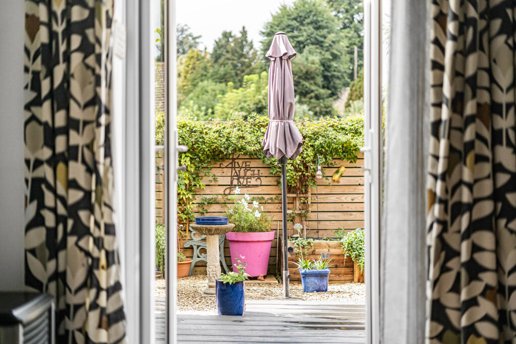 House in Avening - More