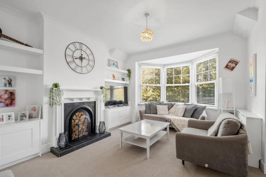 Apartment in Walton-on-Thames, Surrey - View 4