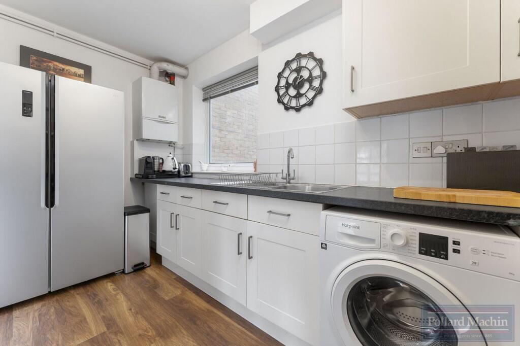 Apartment in London - View 5