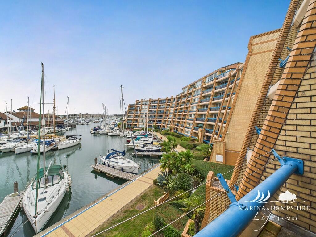 1-bed flat on Port Way, Portsmouth, PO6, £225,000