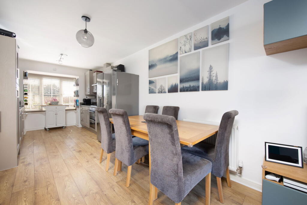 Sandown Crescent, Corsham, SN13 0EW photo 2