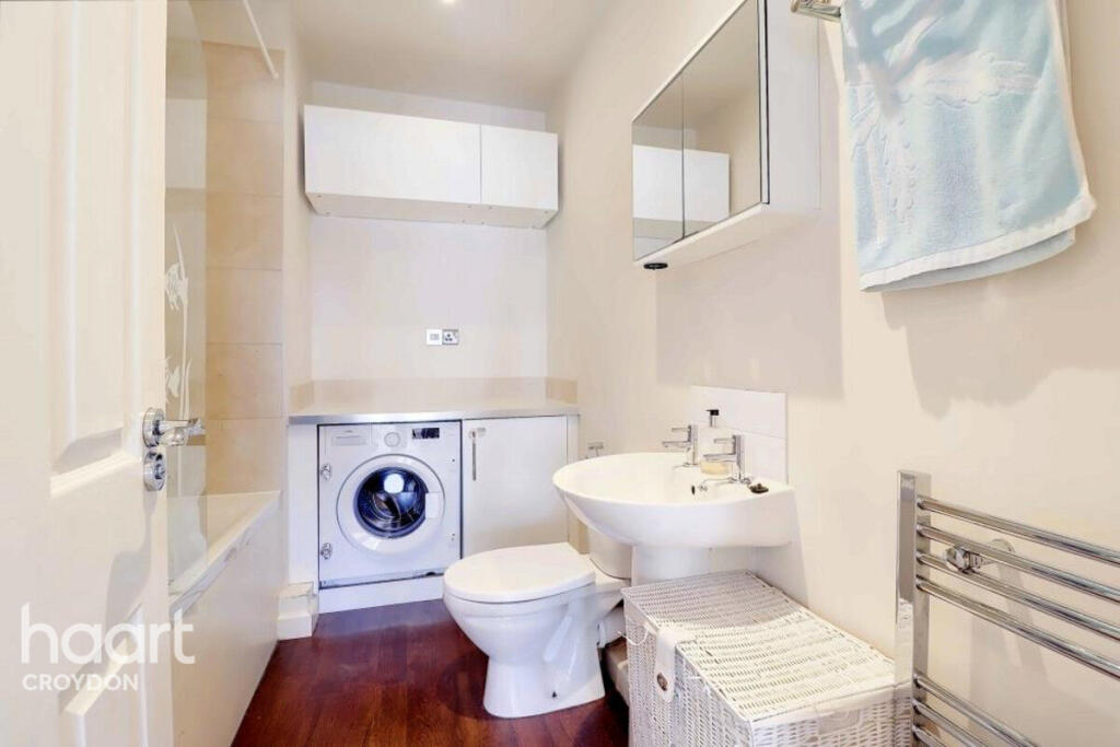 Apartment in Croydon - More