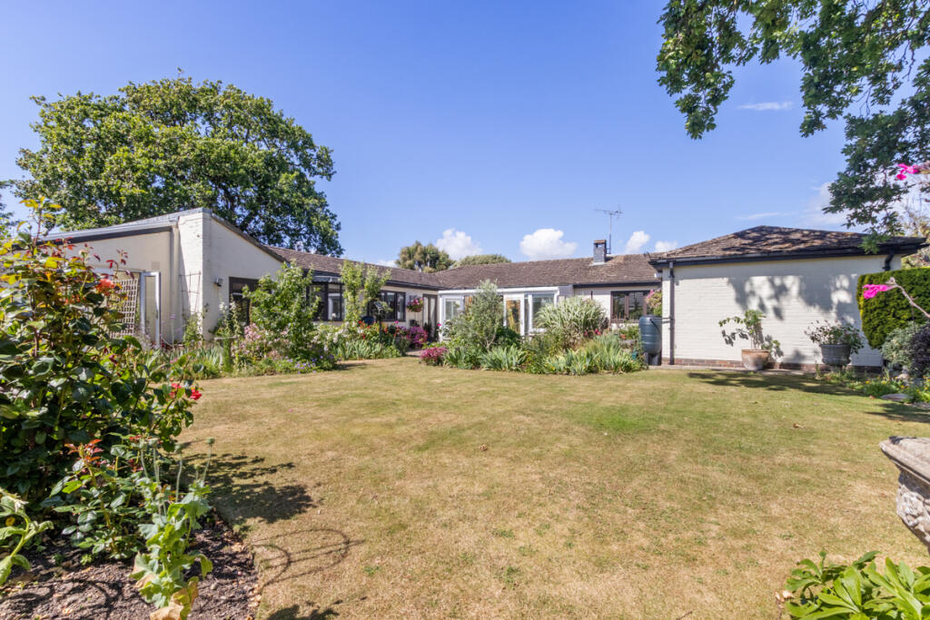 Craigweil Manor Private Estate, Aldwick, West Sussex - View 3