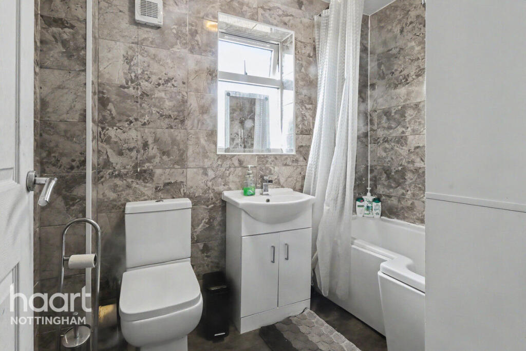 House in Rushcliffe, Compton Acres - More