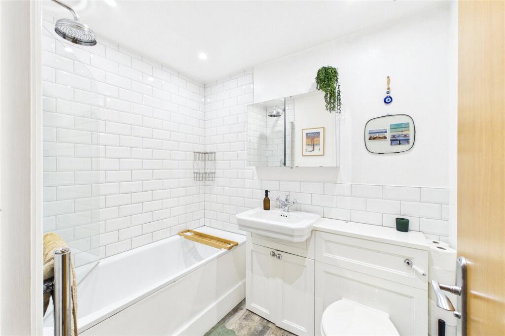 Apartment in London - View 5