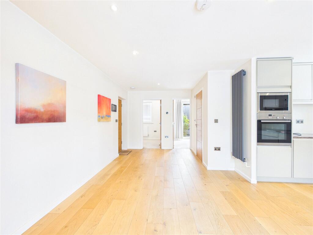 Christ Church Road, Malvern, Worcestershire, WR14 photo 4