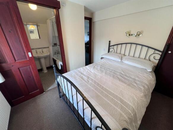 Bedroom 4.jpg