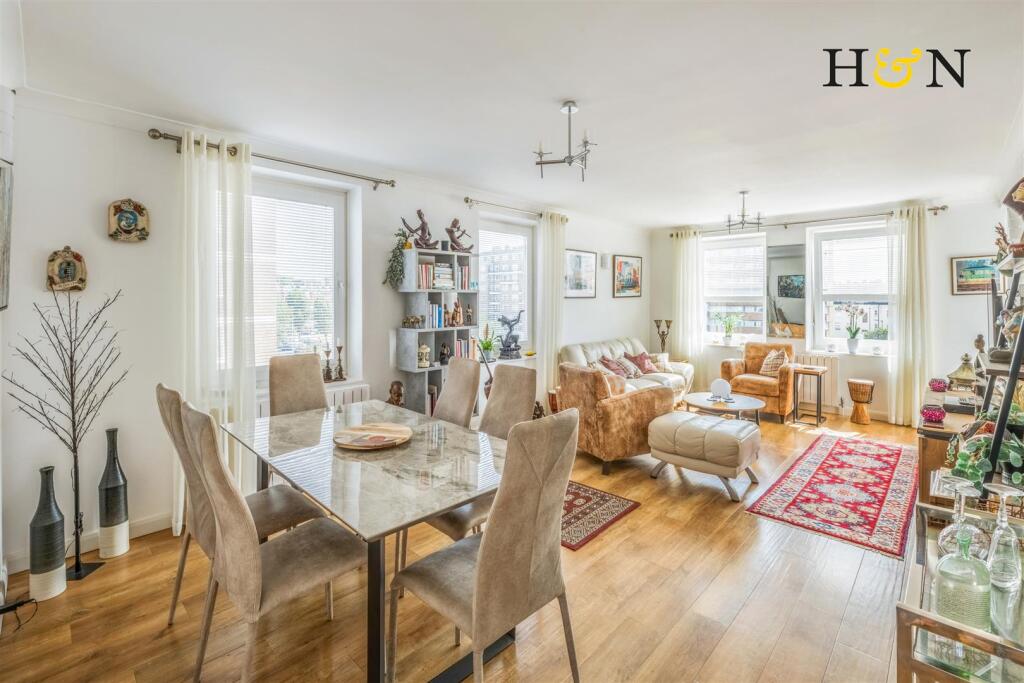 Apartment in Hove, Brunswick - View 2