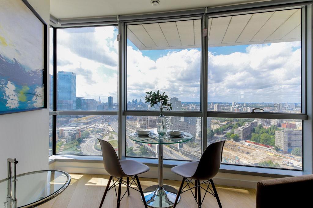 Charrington Tower, New Providence Wharf, London, E14 photo 2