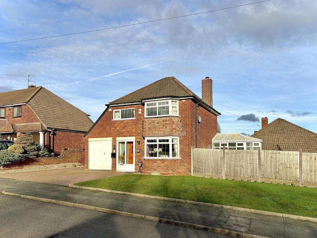 3-bed detached on Tynedale Crescent, ETTINGSHALL PARK, WV4 6RH, £365,000