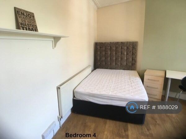 6 bedroom terraced house for rent