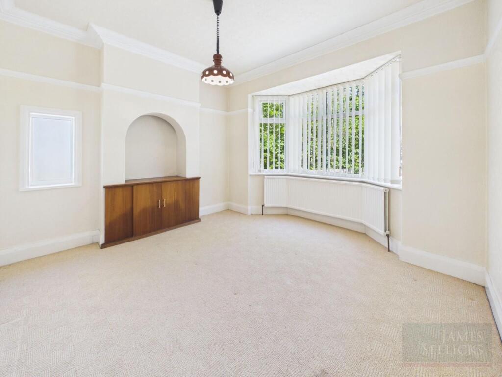 House in Blaby, Kirby Muxloe - More