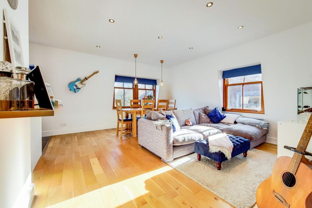 Apartment in Twickenham - View 2