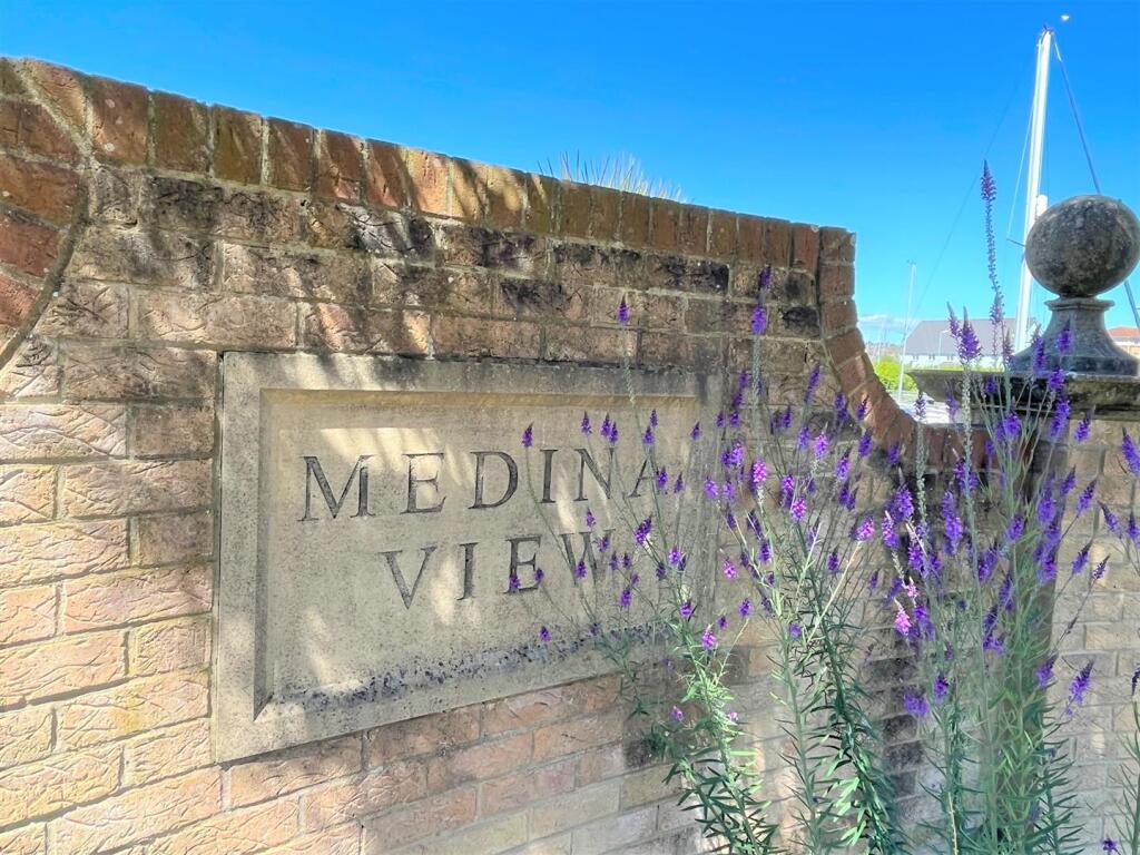 Medina View, East Cowes - View 5