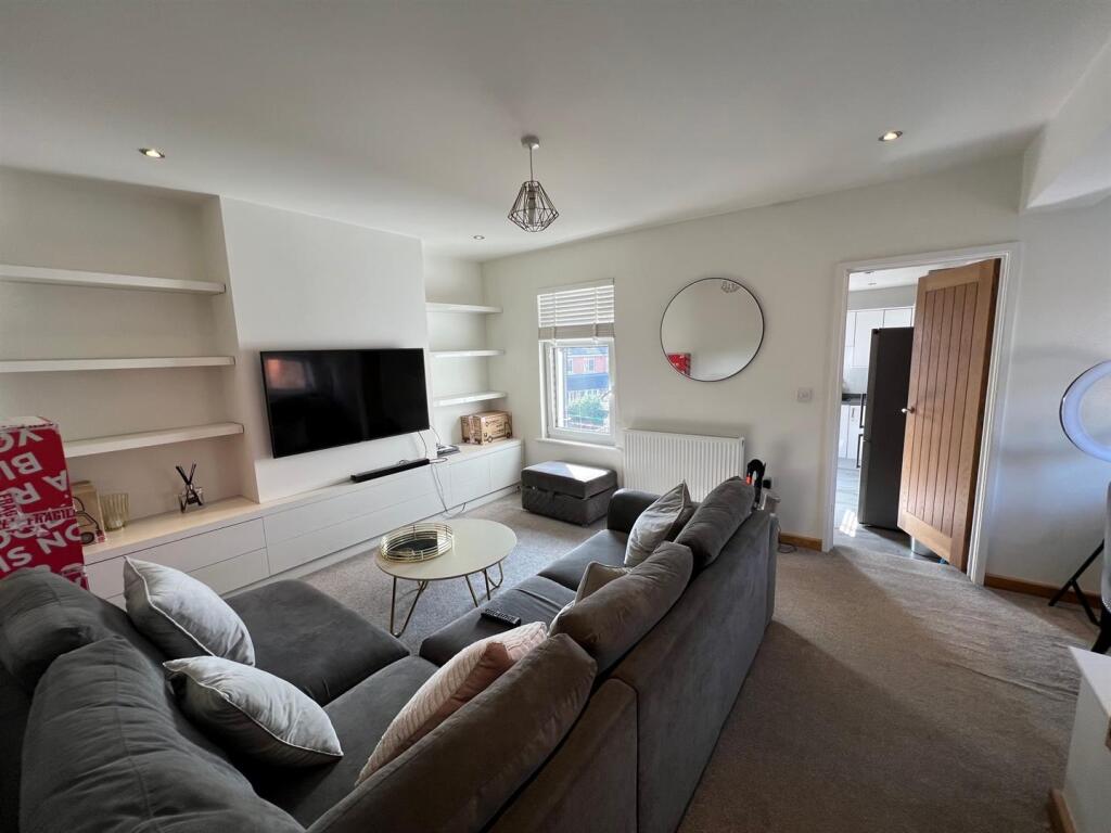 Apartment in Blaby, Narborough - View 2