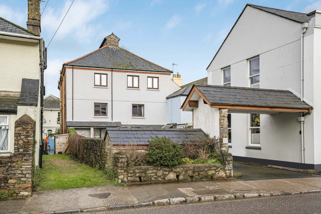 Main image of property: Flat 3, Denyer House, New Walk, Totnes, Devon