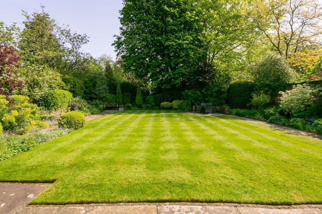 Austen Road, Guildford - Photo 23