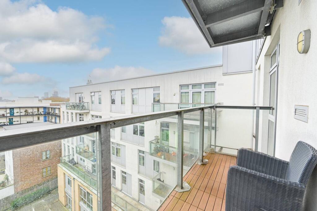 Coral Apartments, E14, Limehouse, London, E14 photo 4