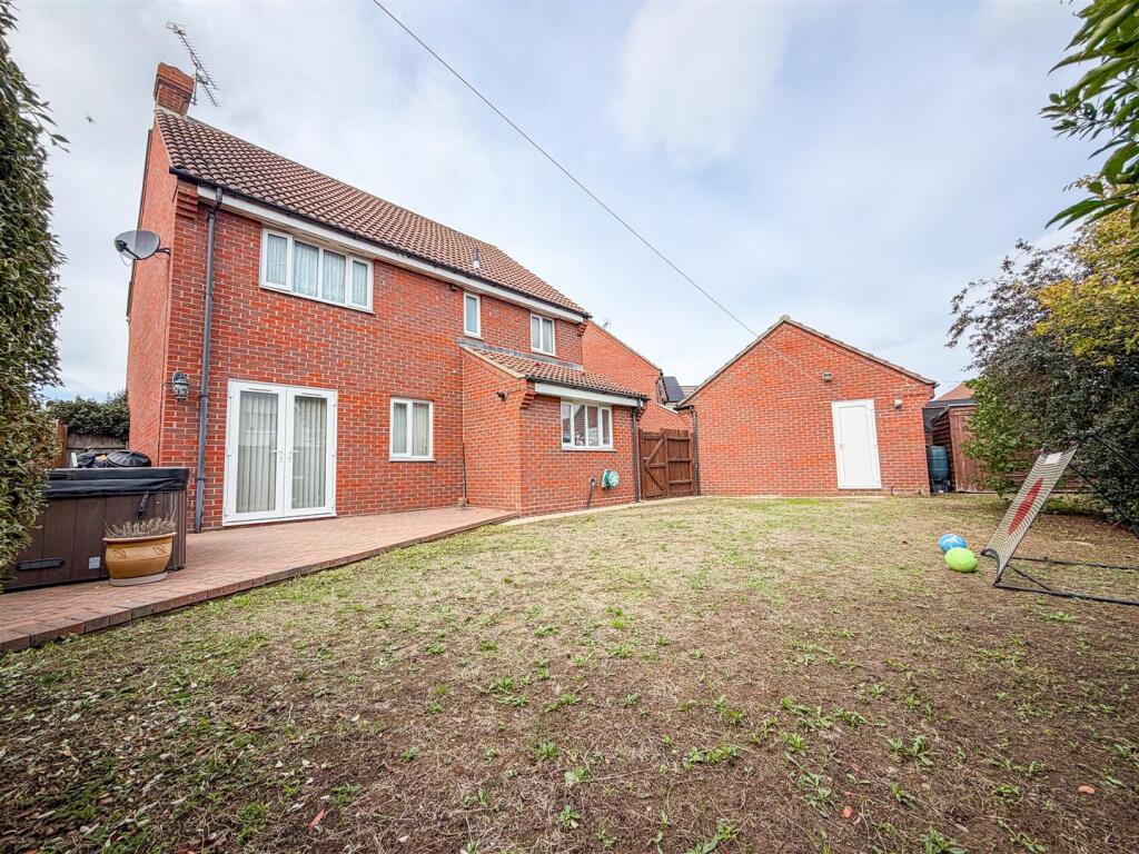 House in Clacton-on-Sea, Great Clacton - View 4