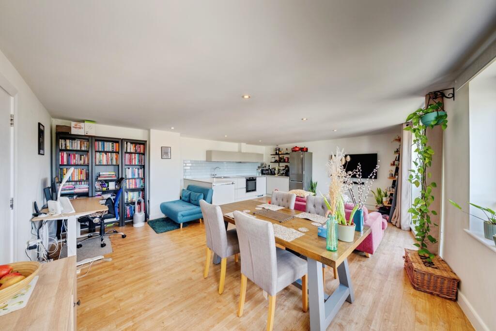 Apartment in London - More