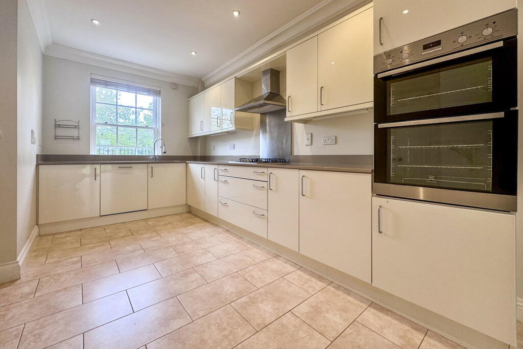 House in Plymouth - View 5