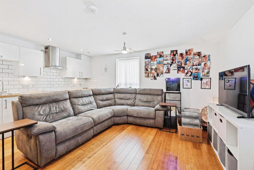 Apartment in Northampton, Kingsthorpe - View 4