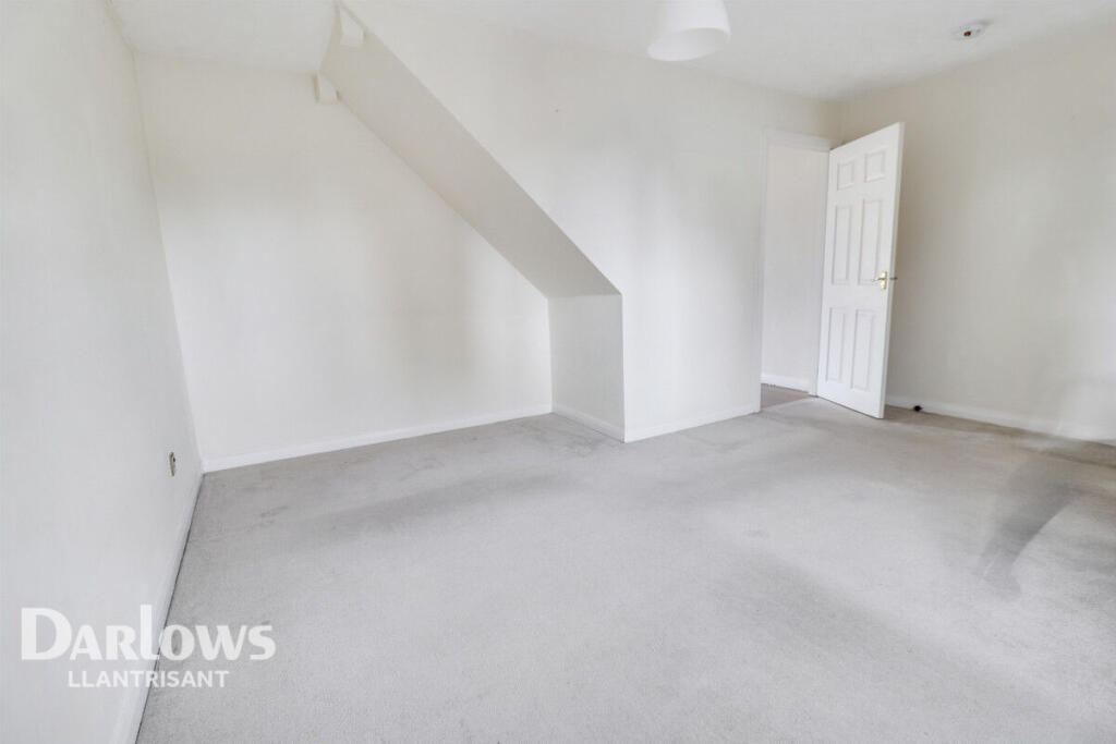 House in Beddau, Llantrisant - View 4