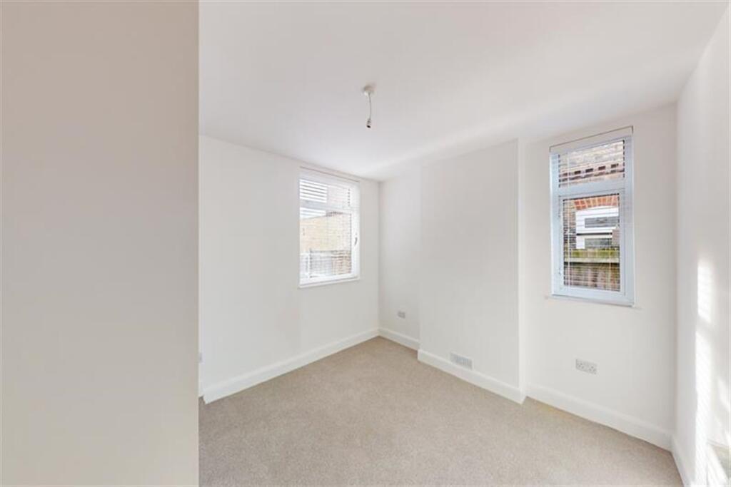 Marlborough Road, Chingford, E4 photo 3