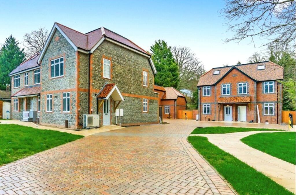 Main image of property: Kingswood Way, South Croydon, CR2