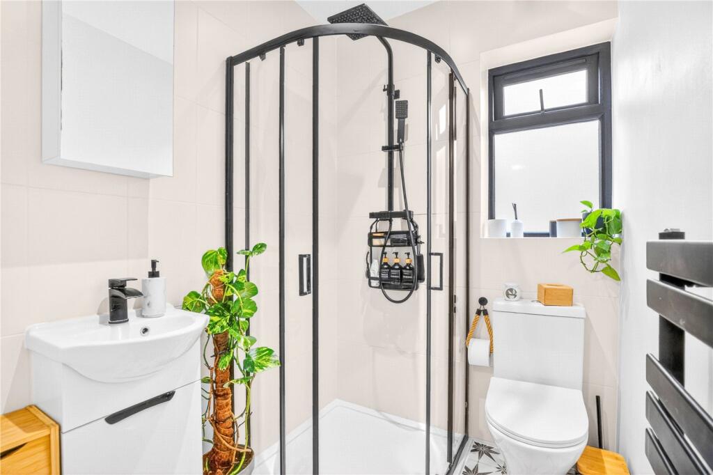 Apartment in London, Leyton - More