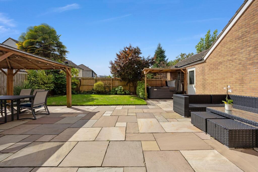 Crystal Wood Drive, Miskin, CF72 photo 2