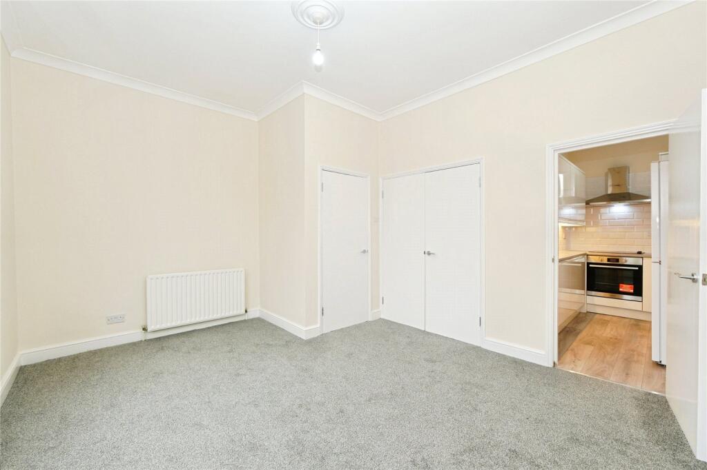 Apartment in London, Dacre Park Estate, Hither Green - View 5