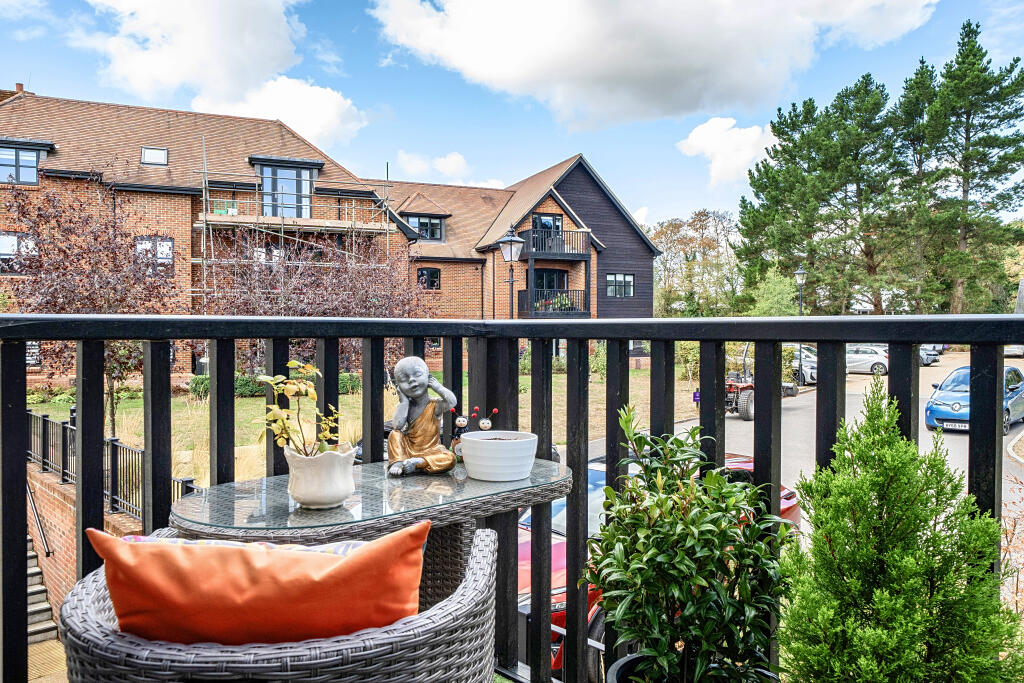 Apartment in Southampton - View 4