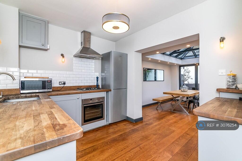 Apartment in London, Whitechapel - View 4