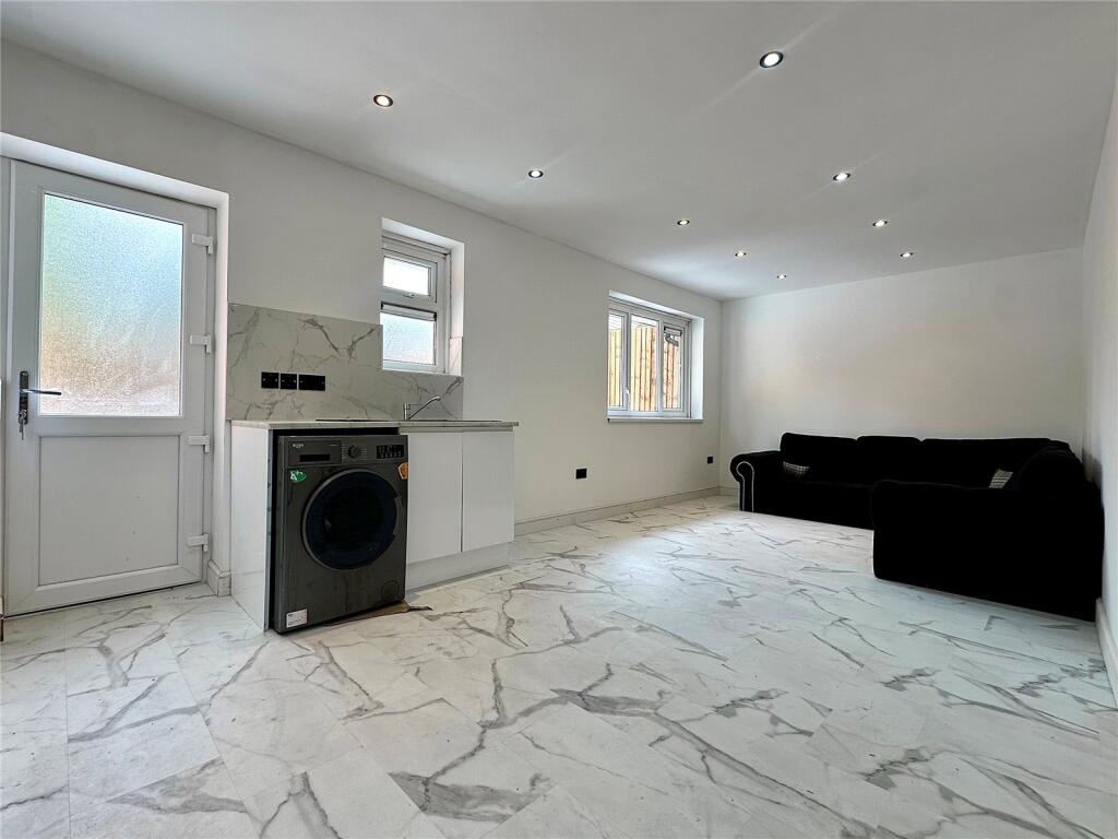 House in Birmingham, Wylde Green, Erdington - View 3